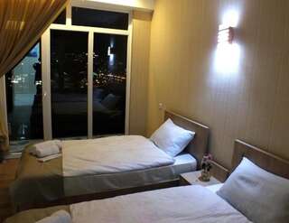 Отель Petre Palace Тбилиси Двухместный номер с 2 отдельными кроватями и балконом-1